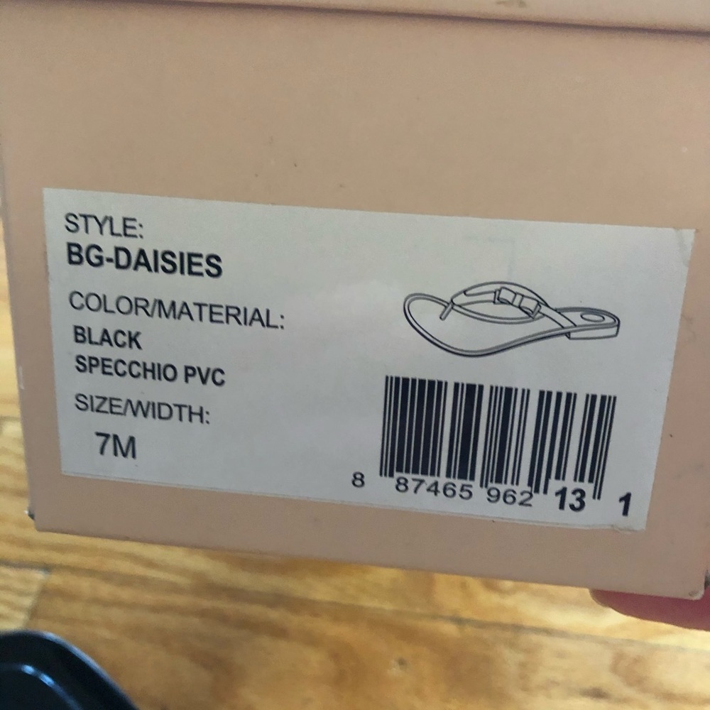 BCBG black flip flops